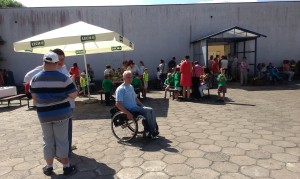 Festyn jak co roku odwiedziły dzieci z miejscowych przedszkoli, uczniowie SOSW, uczestnicy zaprzyjaźnionych placówek wspierających osoby niepełnosprawne